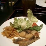 オルトカフェ - 手前の小さな魚が宮崎の郷土料理らしいです