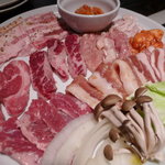 ソウルテラス - 焼肉の盛り合わせ(\1,950-)