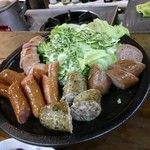sin - ソーセージ盛合せ1400円