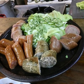 sin - ソーセージ盛合せ1400円