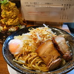 豚醤油らー麺（汁なし）の肉タルタル飯セット