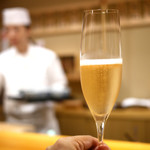 鮨 あらい - 泡で乾杯！