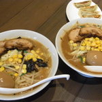 麺食堂杜屋 - 左：白味噌、右：赤味噌