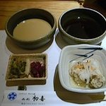 西新初喜 - 胡麻ダレとぽん酢、漬物と小鉢