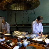 みかわ 是山居 - 美術品に囲まれた店内