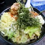 旨辛タンメン 荒木屋 - 日替わり限定の「四色まぜそば」(850円)＋「チャーシュー1枚」(100円)