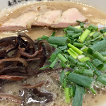 道の豚 - ラーメン@780円   くどくなくあっさりしたスープで替え玉まで行っても重たくならないね！塩分も化調感も控え目でよろし！