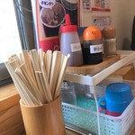 彩龍一番 - 2017年8月　卓上の薬味たち