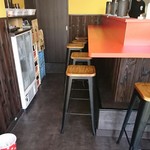 あいすべきものすべてに - 店内