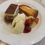 伊太利庵厨房　四季の庭 - ランチメニュー：デザート盛り合わせ