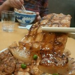 ぱんちょう - 炭火焼の豚肉は旨いんだけど… 。お肉のタレが…。