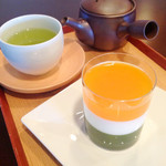 日本茶きみくら - きみくらセット
            深蒸し煎茶「月」と ジュレ（パッションフルーツ、ミルク、抹茶）
