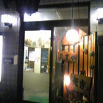 Yakichi - 店舗入口（夜）