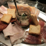 BANDA - 欲張り盛り合わせ / 980円