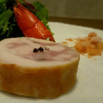 ラチュレ - エクルヴィス入りのルーローと奥のトマトソルベの口溶けの差が大きく過ぎる印象でした。