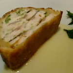 ラチュレ - フィユタージュは今年はより薄く、ファルスは鮎のフィレへの火入れはより繊細に変化。別次元の完成度に。