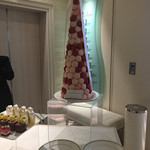 アニヴェルセル表参道 - 2017/7/30 友人の結婚式。
      スペシャルデザート デザートビュッフェ
      このマカロンは…食べれません笑