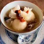 台湾茶藝館 月和茶 - これは温かい甘味です。名前は忘れましたが黒胡麻が餡になっていて、もっちもちの食感がとても楽しい