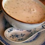 台湾茶藝館 月和茶 - これも温かい甘味。タピオカだけじゃなく豆を軽く磨り潰したものも入っていて、よいアクセントになっている