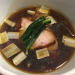 麺処ほん田 - 豚バラ吊るし焼きの旨味が効いたつけ汁