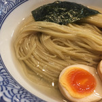 麺処ほん田 - 「心の味製麺」の麺と昆布水