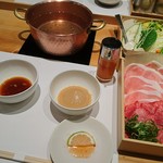 Hitorinabe Shabushabu Rizan - 牛ﾀﾝ·岡山豚しゃぶしゃぶｺ-ｽ2,160円→ﾗﾝﾊﾟｽ利用で1,000円☆牛ﾀﾝはしゃぶしゃぶの薄さでも旨みと歯応えしっかりありました☆8/24