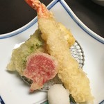飛鳥荘 - 衣が細かくサクッとした食感。