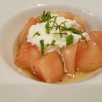 ブリボン - 桃とブラータチーズのサラダ仕立て