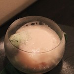 E.Bu.Ri.Ko - デザートの桃のコンポート。もちろん、キノコ入り