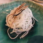 細切りクラゲとパクチーの和えもの