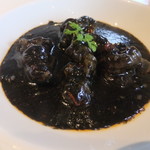 CINA New Modern Chinese - 海老の黒チリソース　イカ墨と豆板醤のソース　up