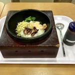 Ishiyaki Bibimpa - 石焼ガーリックバターシーフード、680円です。