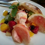 EIRAKU茶寮 - 飯坂若桃タルトとドリンクのセット(500円) 飯坂若桃タルト ※スイーツパスポート使用