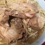 ラーメン二郎 - ラーメン小　ぶた入り（ぶた）