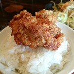 フルカワ食堂 - こちらもニンニクが利いた味付け
            外はサクサク、中はジューシー