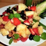 ロムアロイ - 「ソムタム・ポラマイー」:えびやカシューナッツの香ばしさが加えた果物のサラダ