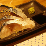 Puedo bar - 八戸トロ〆鯖のお刺身。脂がのっていて美味。