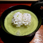 富小路 やま岸 - 御椀：淡路島の鱧に銀杏のすり流し