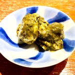富小路 やま岸 - 小皿：板屋貝の昆布締め肝和えで