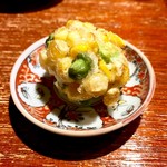 富小路 やま岸 - 小皿：玉蜀黍と枝豆のかき揚げ