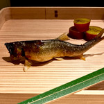 富小路 やま岸 - 八寸：杉八寸で周山の天然鮎と薩摩芋