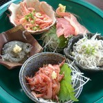 桜えび、しらすの生と釜揚げ