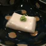 懐石 八泉 - 胡麻豆腐、美しい白さと、プリンプリンの食感、こんな胡麻豆腐は初体験でした