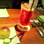 ＣＯＬＯＲ - 苺のカクテルと自家製パン