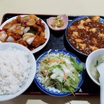 中国料理 絹路 - 酢豚、マーボー豆腐のＦセット(770円)です。