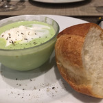 キャトルラパン - グリンピースの冷製スープ、ゴクゴク飲んでも大丈夫〜