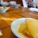 串焼　平さん - お通しは鶏出汁で煮込んだ夕顔