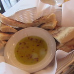 Flavio - パンとオリーブオイル