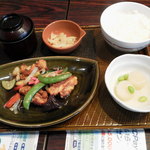 ガスト - 若鶏と彩り野菜の黒酢あん和膳799円＋税