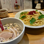 ががちゃい - 季節限定、梅つけ麺！  
            麺は中盛り、さらに肉も追加♡